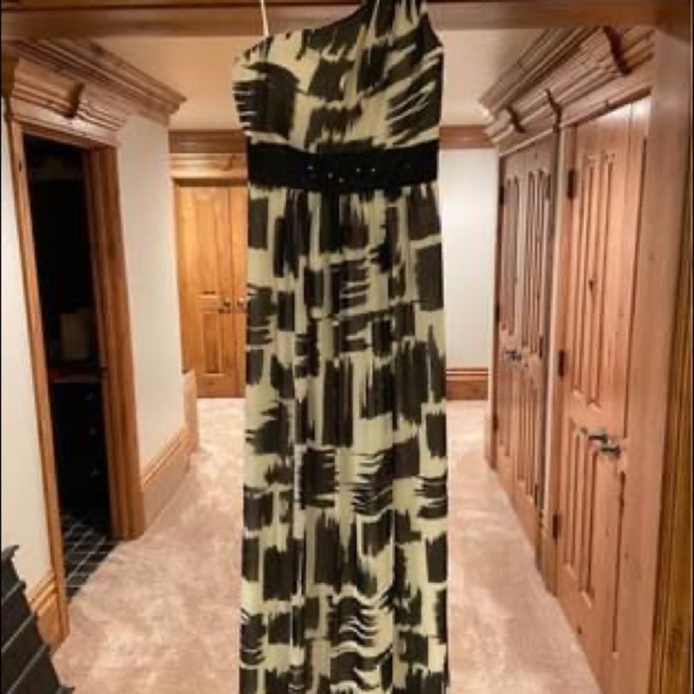 Mac and Cleo size 4. Black and white pattern one shoulder dress. New with tags.